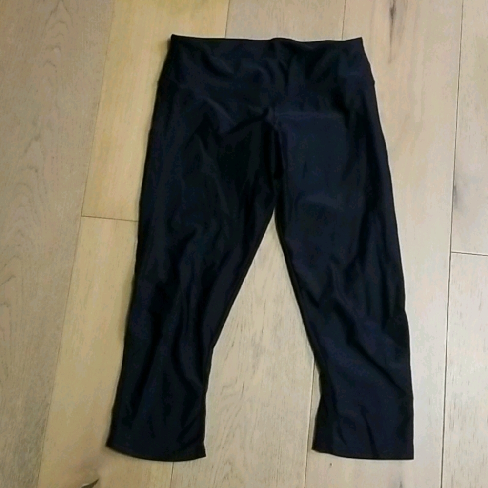 Onzie Black Cropped Leggings S/M